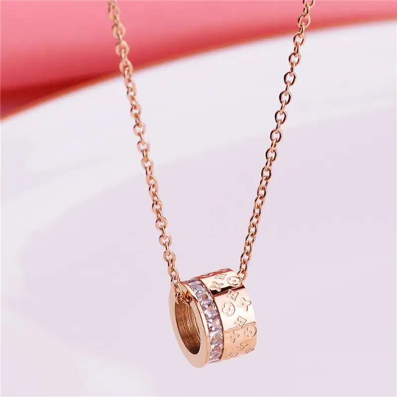 

2021 New Luxury Designer Jewelry Necklace 18k Gold Plated Stainless Steel Pendant Necklace
