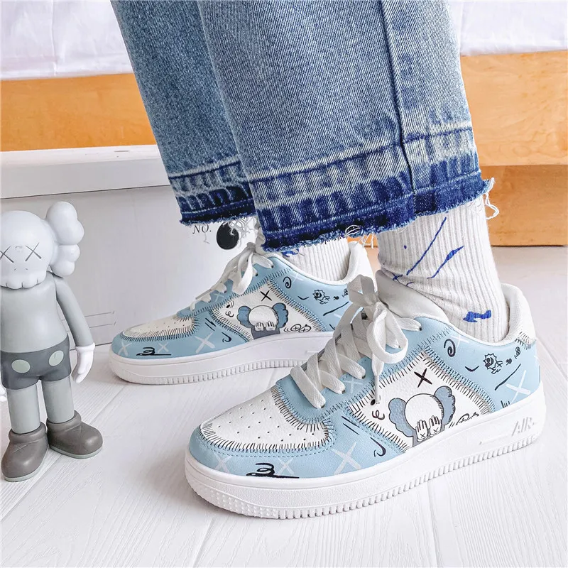 

Hot selling walking style comfortable flat classics men anime casual shoe