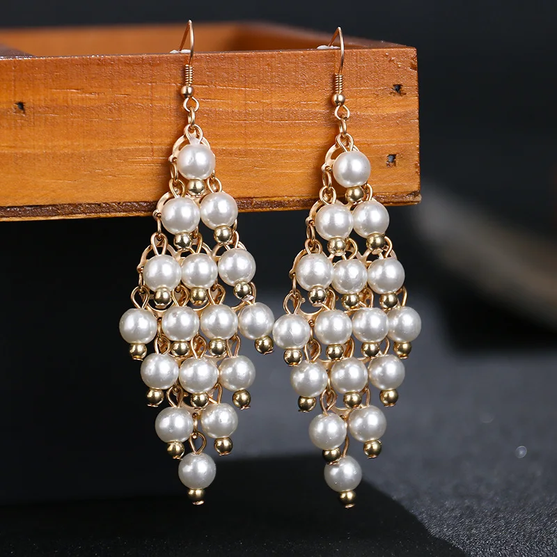 

Drop shipping 2021 american women fashion metal personal jewelry exaggerated multi-layer pearl earrings, Picture shows