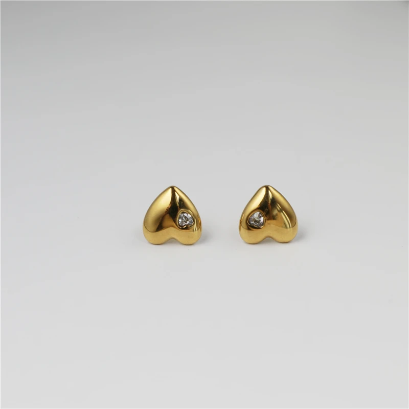 

18K PVD Gold Plated Shiny Cubic Zircon Heart Stud Earring Stainless Steel Earring Tarnish Free Jewelry
