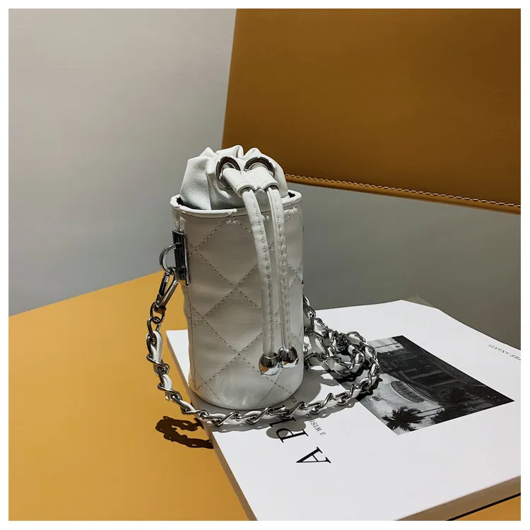 

New leisure retro women's bag linggekou red bag fashion personalized Mini chain messenger bag, Photo