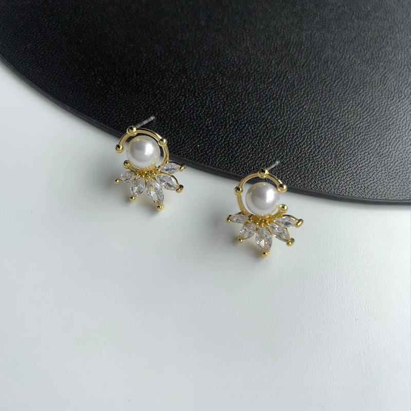 

Vershal D-16 New Fashion 18k Gold Plated Elegant Fancy Pearl Zircon Stud Earrings For Women Jewelry