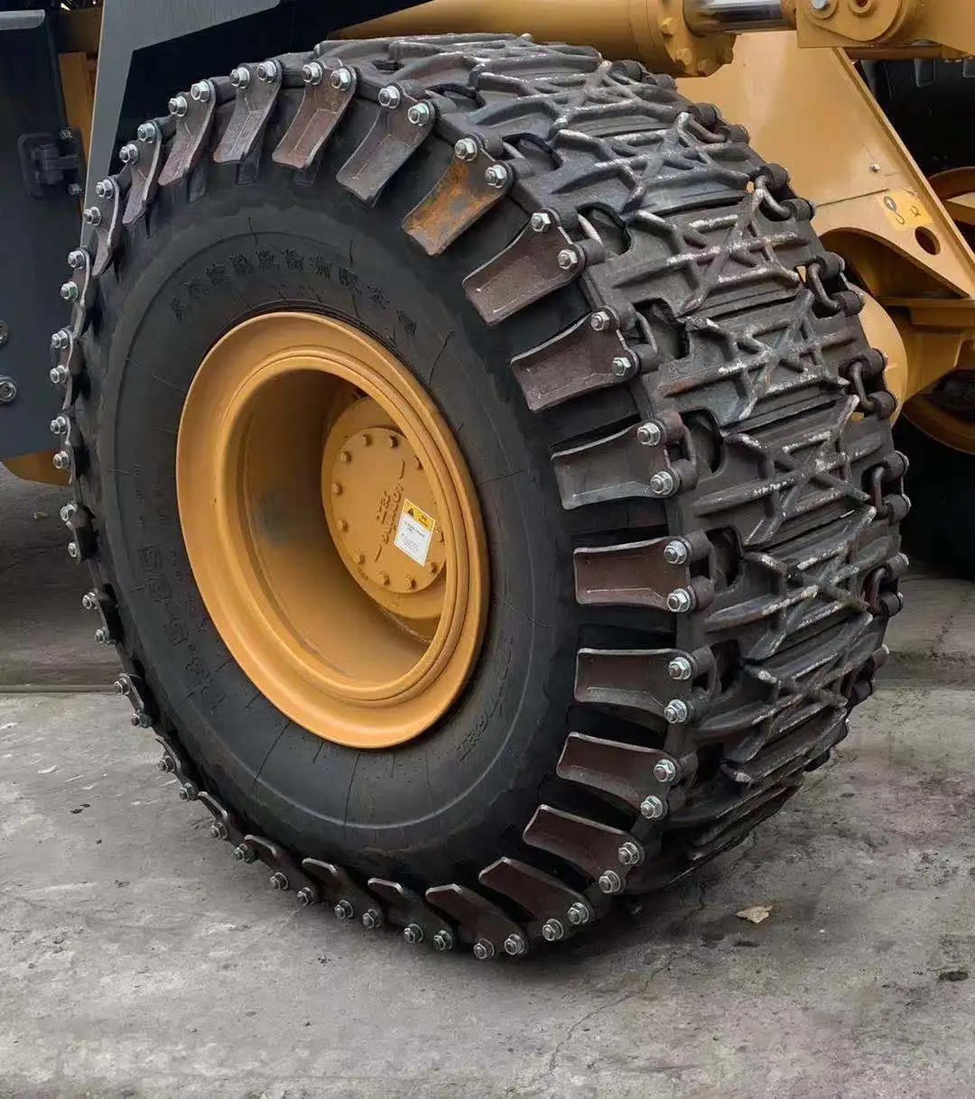 23.525 Wheel Loader Use Antiskid Protection Crawler Track Shoe Tire