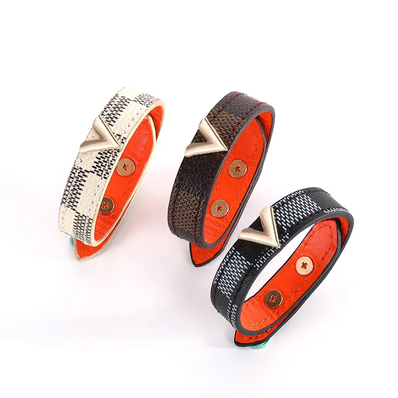 

Bunny S01 2021 Popular women V letter leather bracelet lattice stripe bracelet, 3 colors