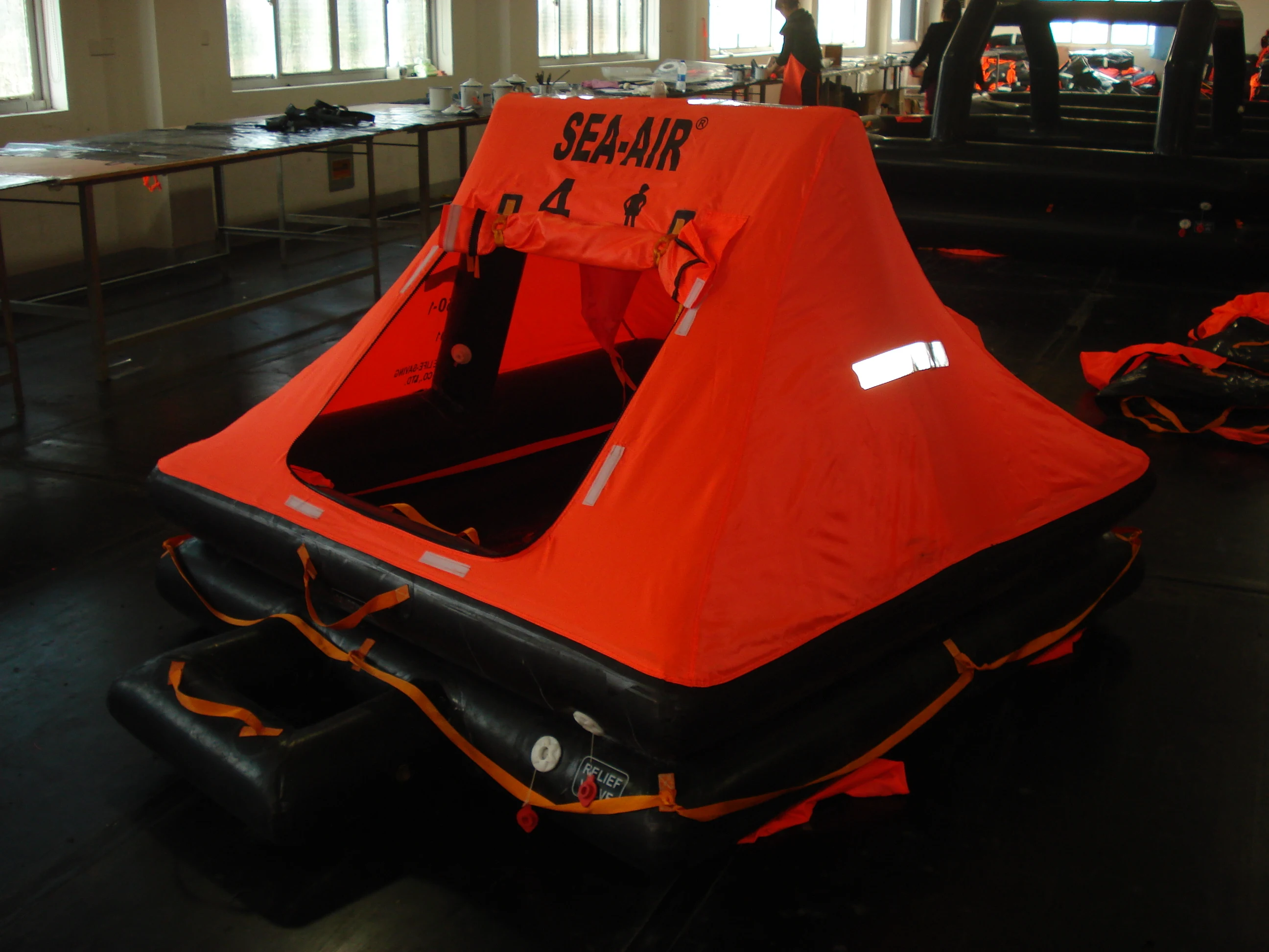 source iso9650 leisure yacht liferaft with 4 persons on m.
