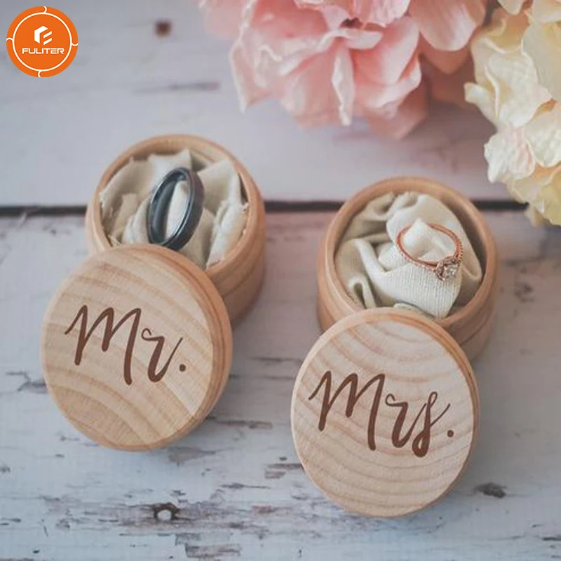 

Luxury Recycled Rotating Small Jewelry Round Wooden Ring Box For Engagement