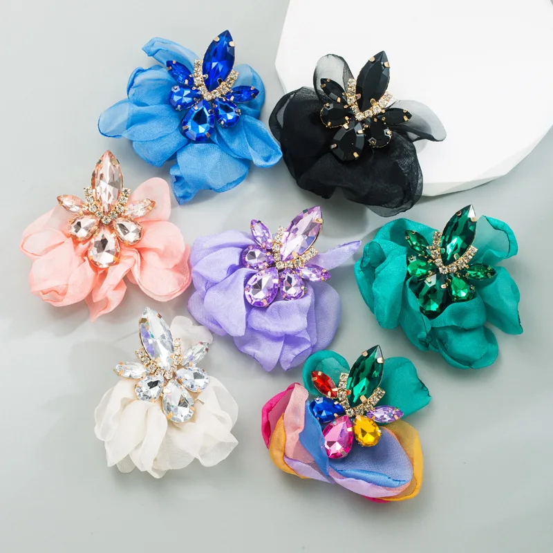 

Japanese and Korean INS style creative lace flower earrings alloy diamond inlay vintage high-end earrings wholesale
