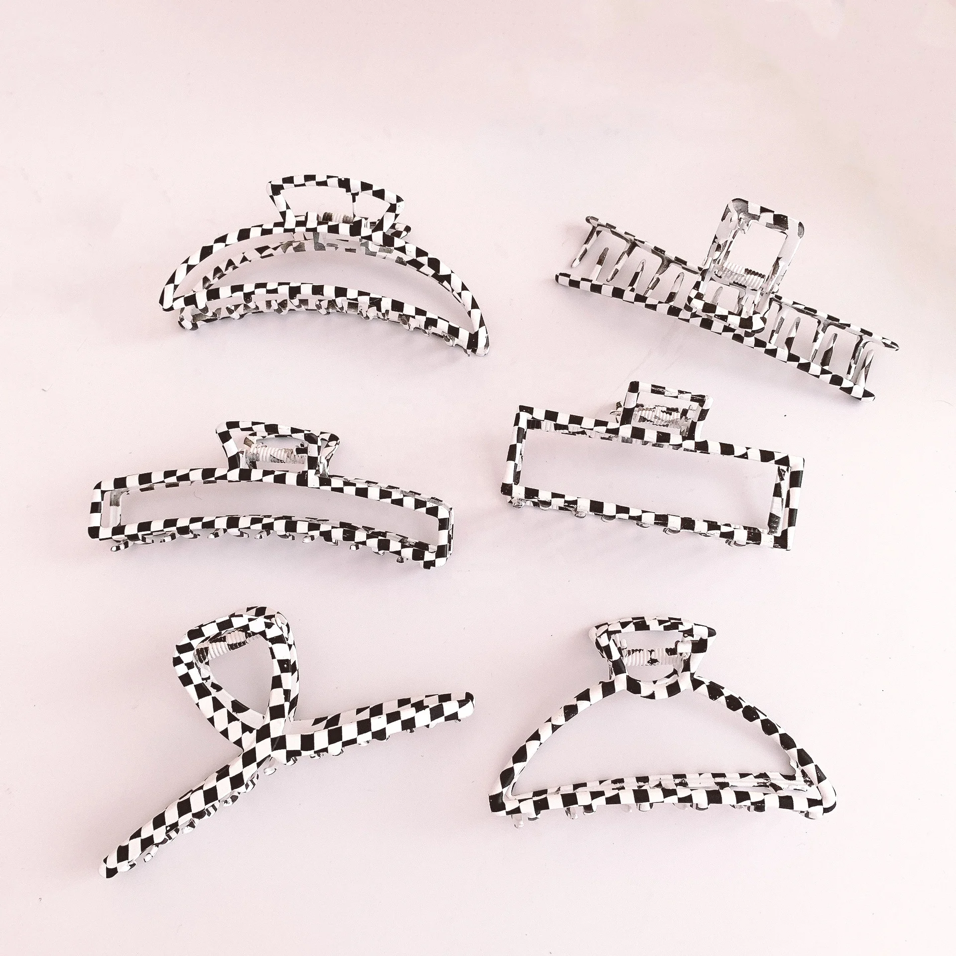 

MIO 2022 Big Size Black White Simple Design Hair Claw Clips Metal Great Grasp Women and Girls Checkered Hair Claw Jaw Clips