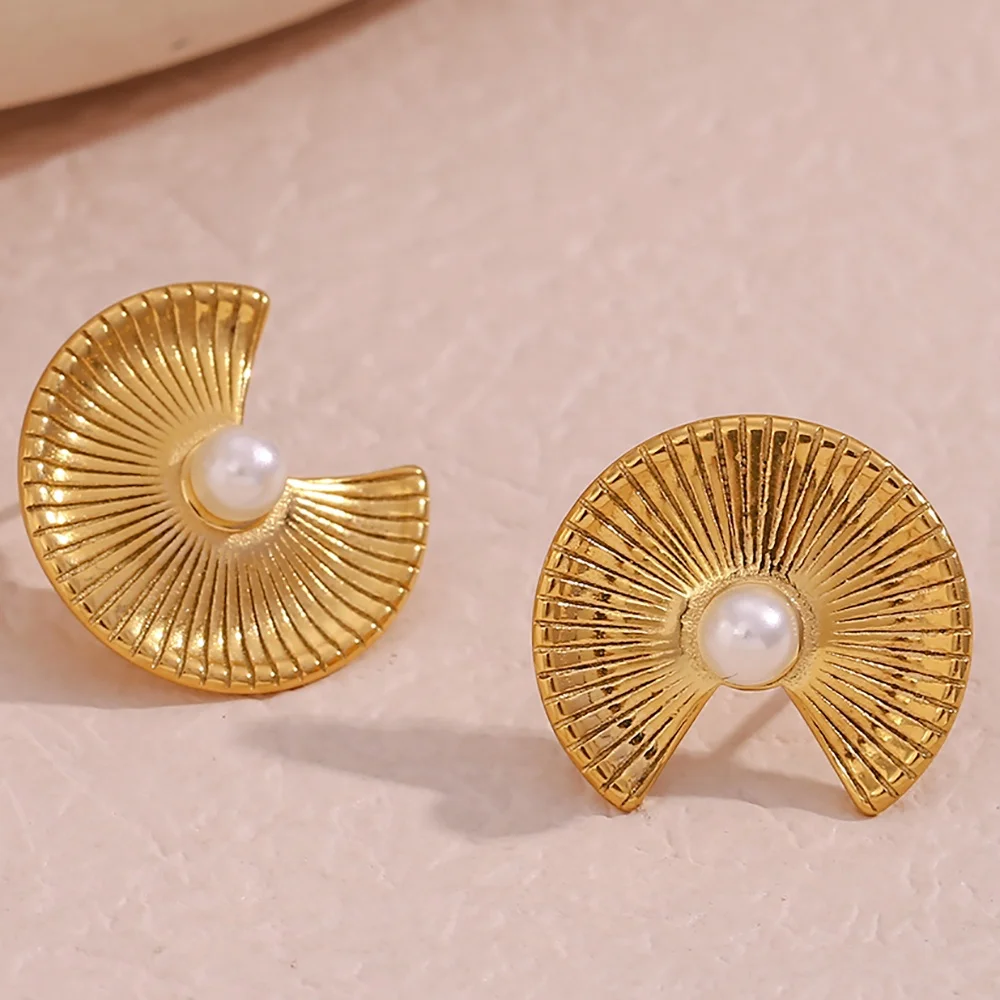 

Vintage Engraved Sunburst Pearl Stud Earring PVD Gold Plated Stainless Steel Earring Jewelry Women