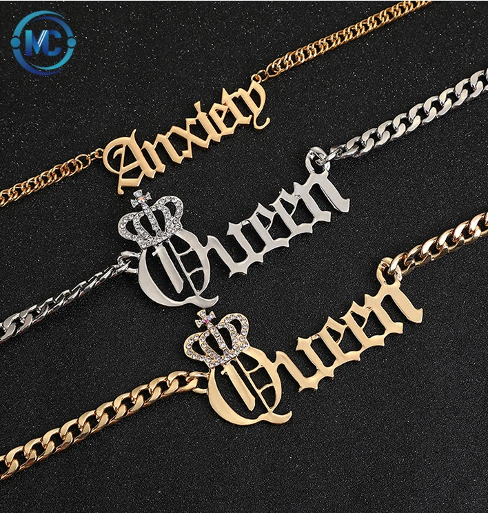 

Gold-plated stainless steel ladies exquisite jewelry personalized custom letter queen necklace pendant couple necklace