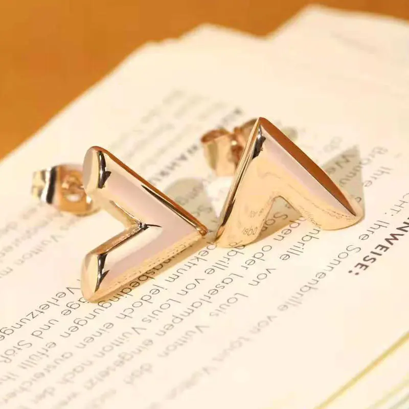 

New Arrivals Fashion Jewelry V Letter Earrings Gold Plated Stainless Steel Earrings for Women