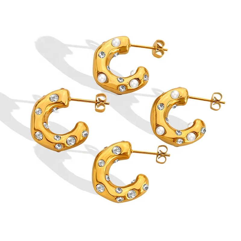 

2023 Titanium Steel Gold Plated Imitation Pearl Zircon Inlaid C-Shaped Earrings