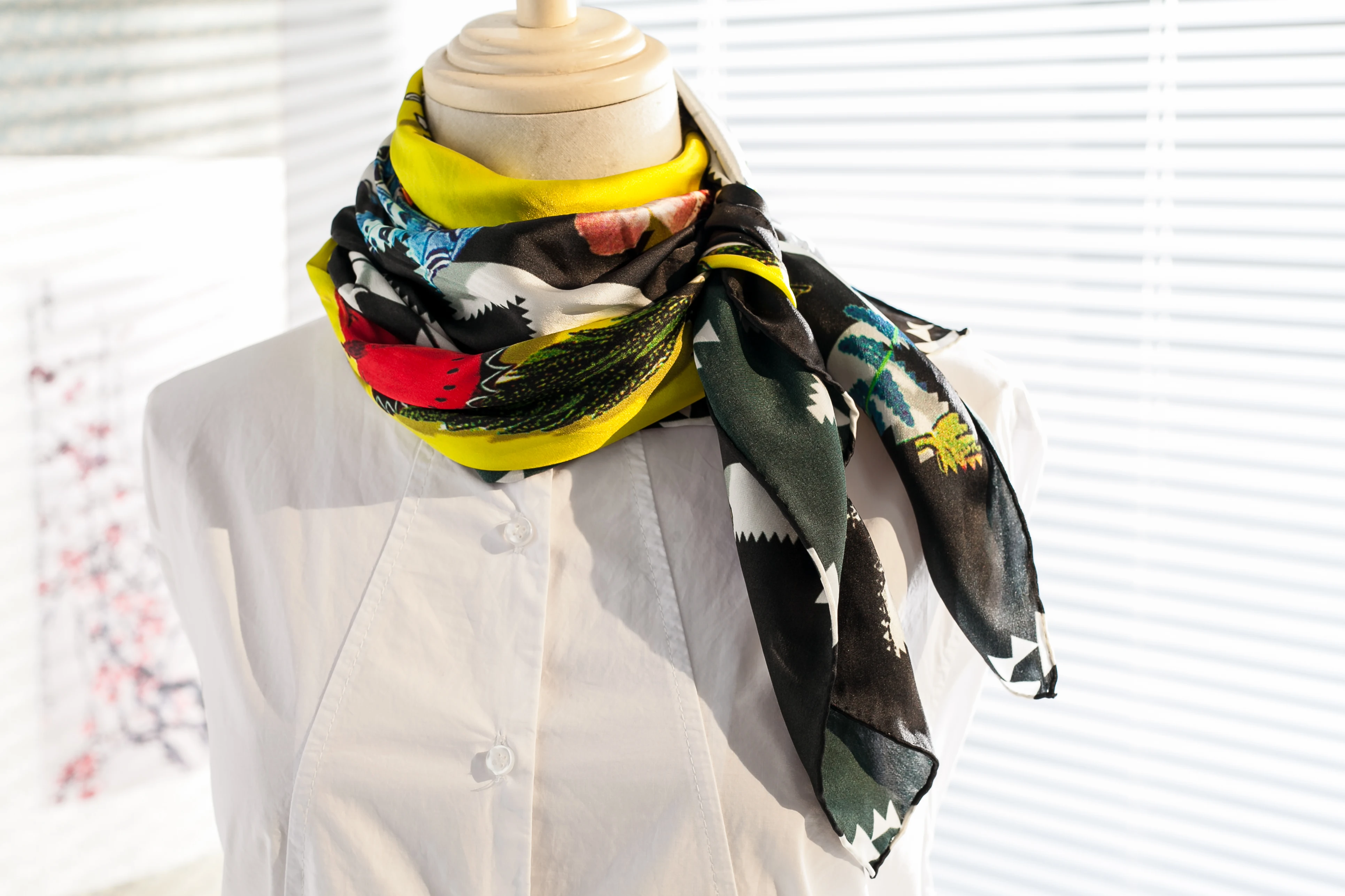 批发中国接受定制徽标女士印花土耳其方形真丝缎面围巾