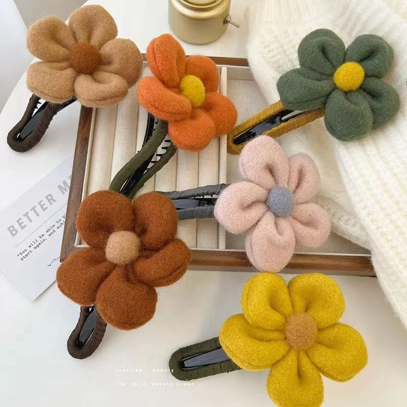 

Elegant temperament hair clip autumn and winter large flowers plush hairpin clip