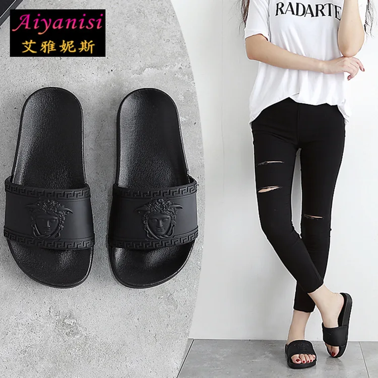 

Popular Logo Medusa Summer Slippers For Men And Women Beach Flip-flops With Thick Soles