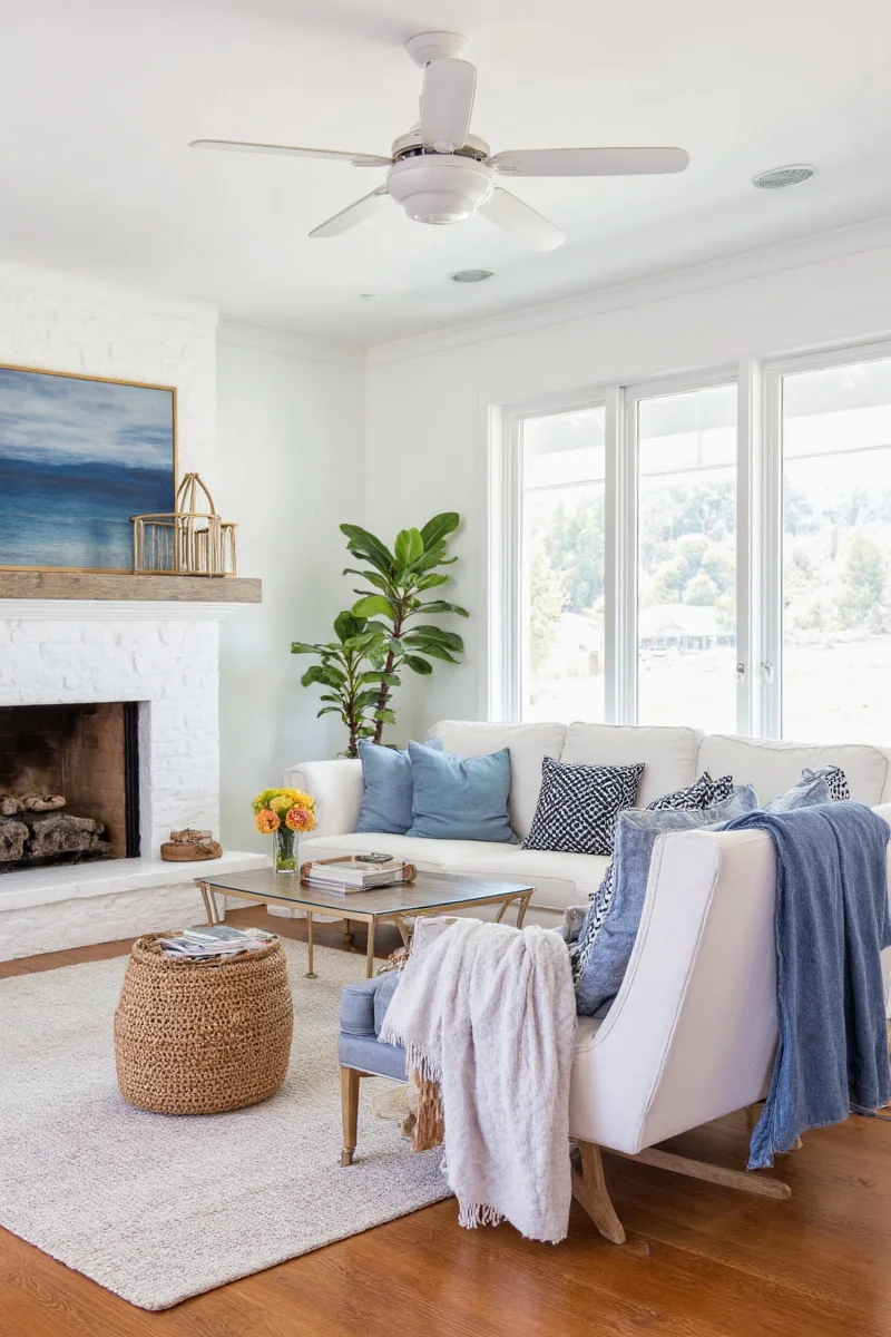 Open layout promoting family gatherings in a lake house
