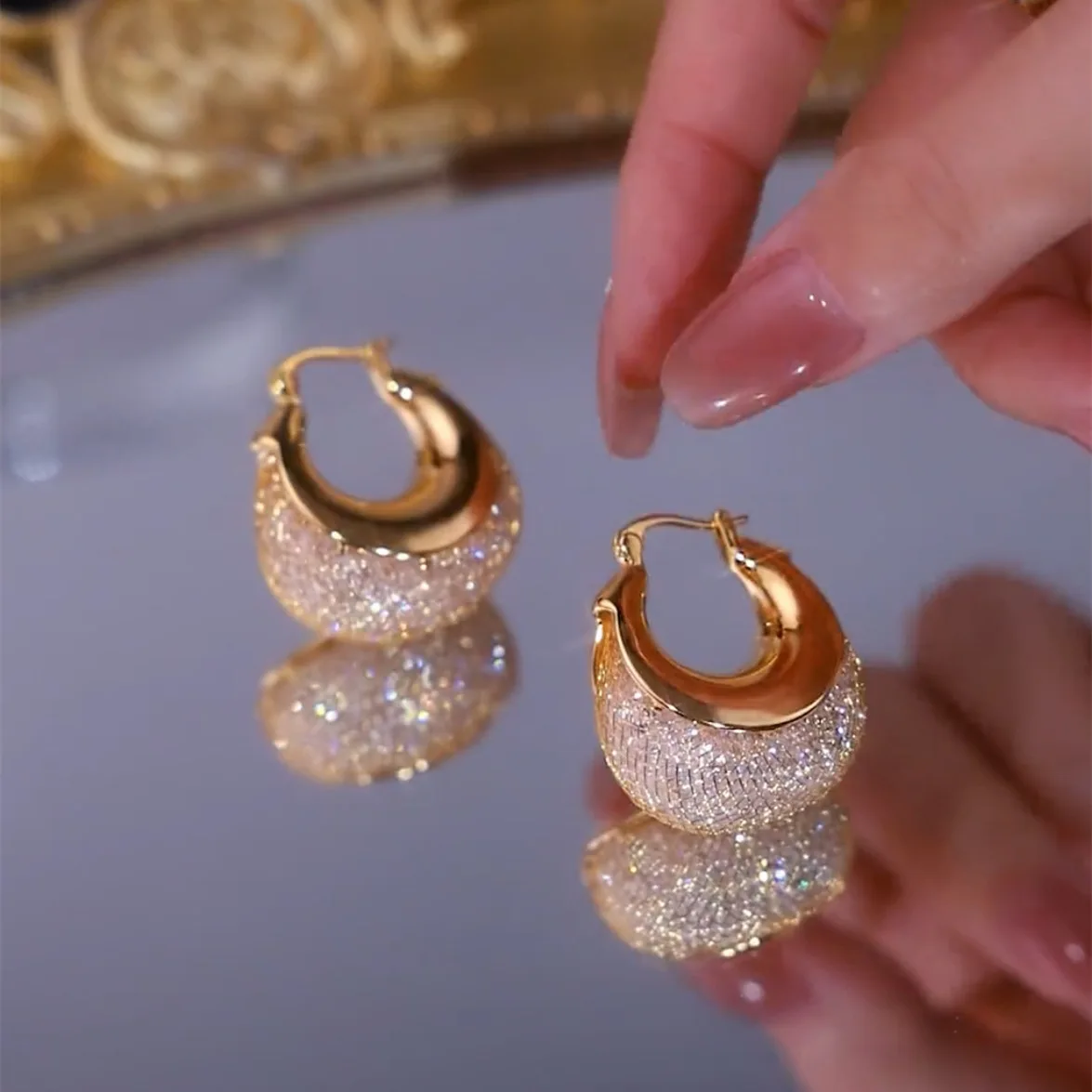 

2023 Hot CZ Zircon Rhinestone Women Earring Shiny Diamond Zircon Metal Stud Earring Tiny Crystal Hoop Earring for Women