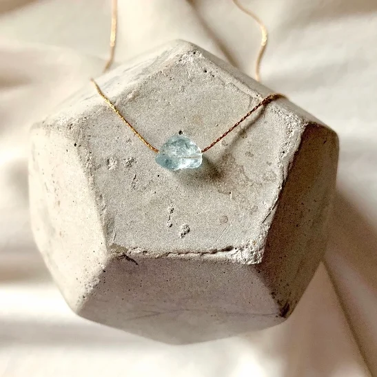 

BD-A1434 Fashion Raw Aquamarine Nugget Crystal Necklace March Birthstone Jewelry Crystal Necklace