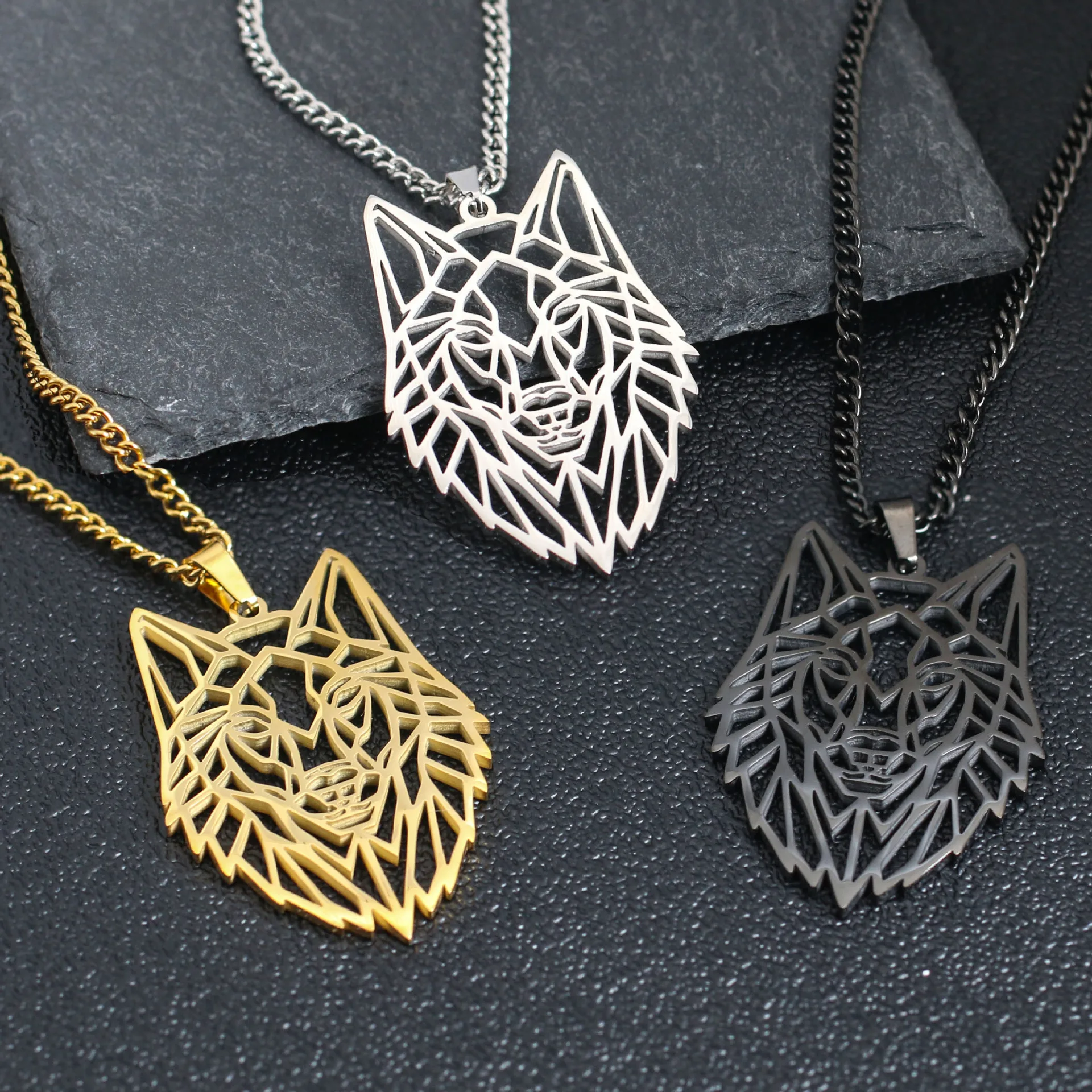 

Hollow Cut Out Style Wolf Head Shape Pendant 18K Gold Fashion Unique High-End Stainless Steel Wolf Head Necklace For Men, Picture shows