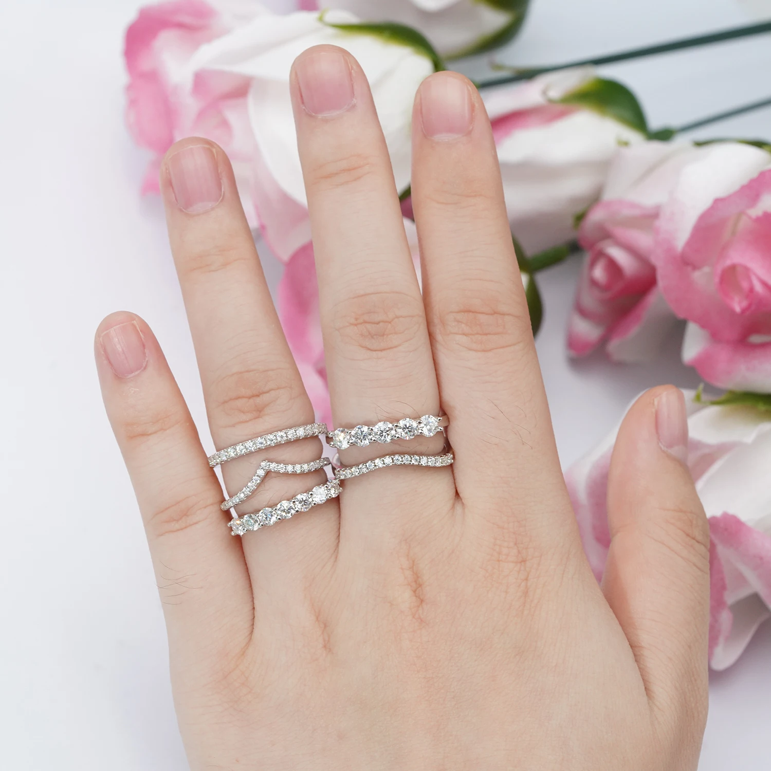Fashion Jewelry S925 Silver Sterling Wedding Band Glossy Ladies Ring Moissanite Ring