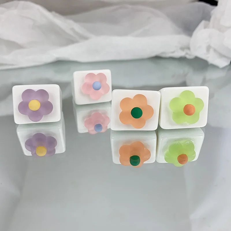 

DIY Candy Colour Creative Geometric Square Resin Ring 3D Vivid Daisy Flowers Resin Chunky Acrylic Flower Ring