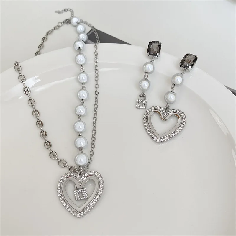 

Vershal B3-56 Korean Style New Design Reflect Light Pearl Rhinestone Love Heart Necklace For Women Jewelry