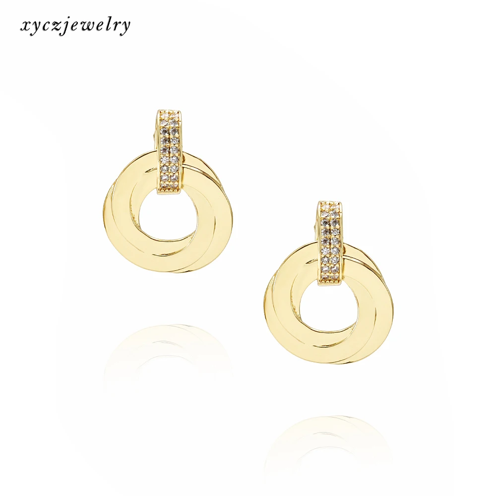 

Hot Sale Stock Round Shinning Earring For Female stud earrings, White