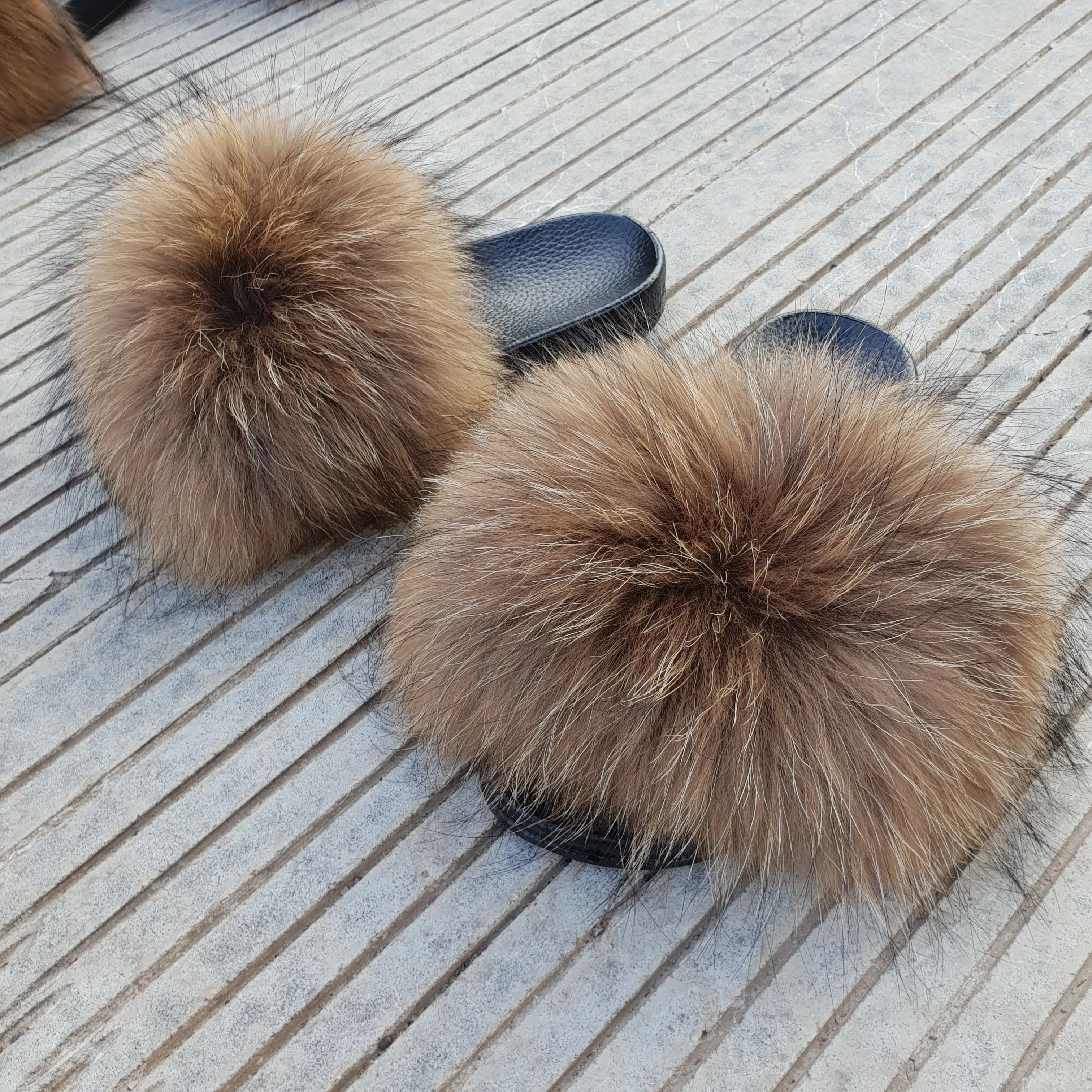 

Custom logo indoor PVC sole racoon furry fur slides sandal colorful 100% fluffy fox raccoon fur slipper for women