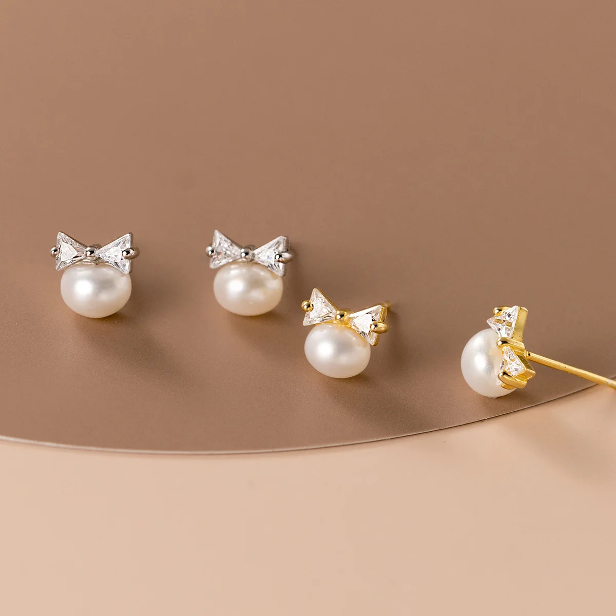 Fashion Jewelry 925 Sterling Silver Small Bowknot Bow Knot Natural Real Pearl Gold Plated Stud Earrings Jewelry for Women