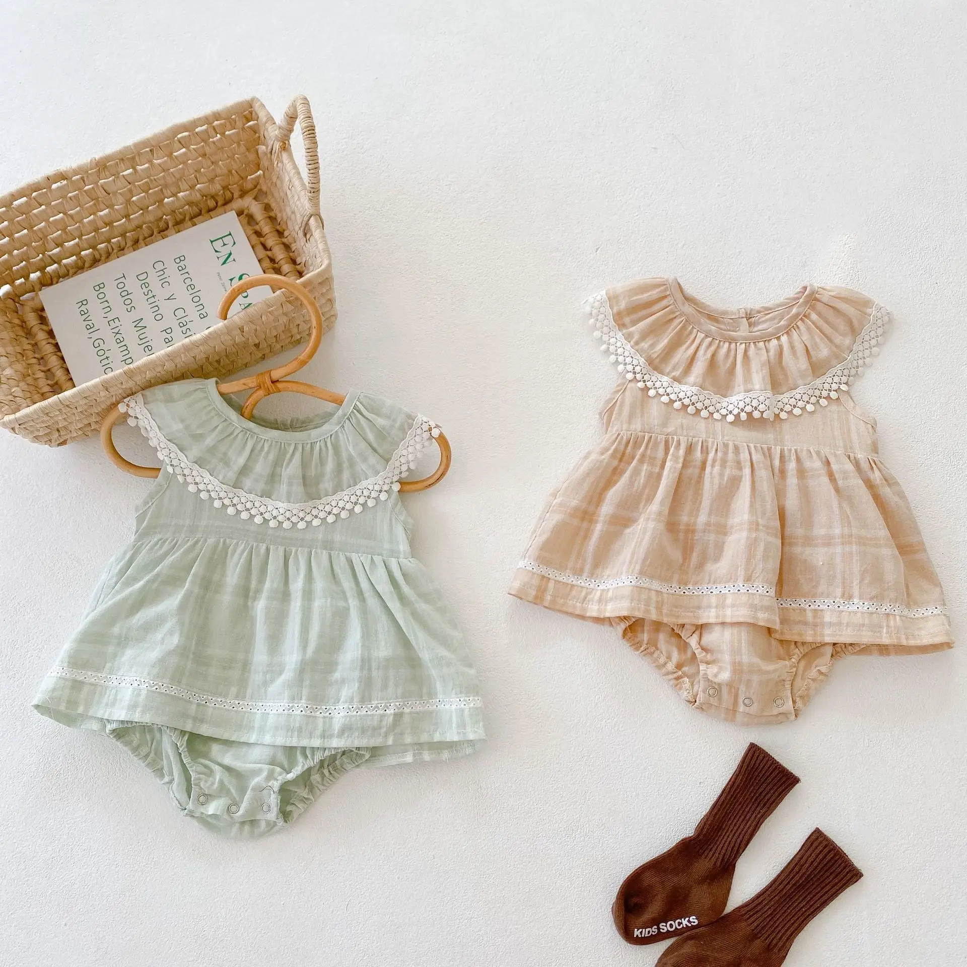 

Soft Hand Wholesale Summer Clothing Solid Colors Fashion Baby Girl Cotton Rompers