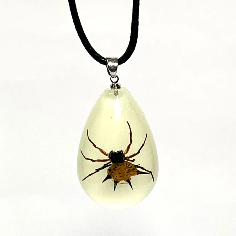 

wholesale cool horn spider necklace in resin tear drop necklace for men and boys