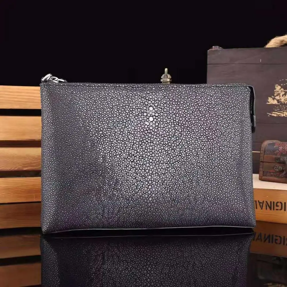

Spot the new summer 2020 in the European and American style long man purse