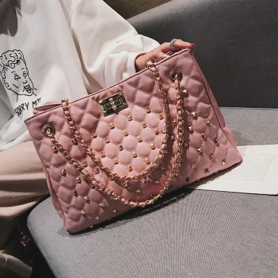 

2018 new Korean version of rhombus embroidery thread bag large capacity fashion rivet chain shoulder bag, Picture color
