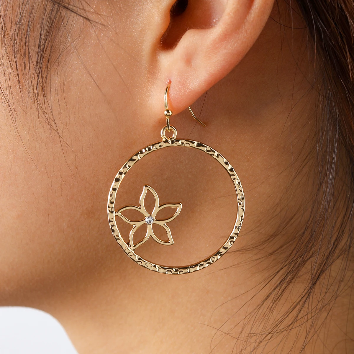 

Classic Hawaiian Guam American tribal simple small 18k gold plated hoops earrings flower earrings jewelry
