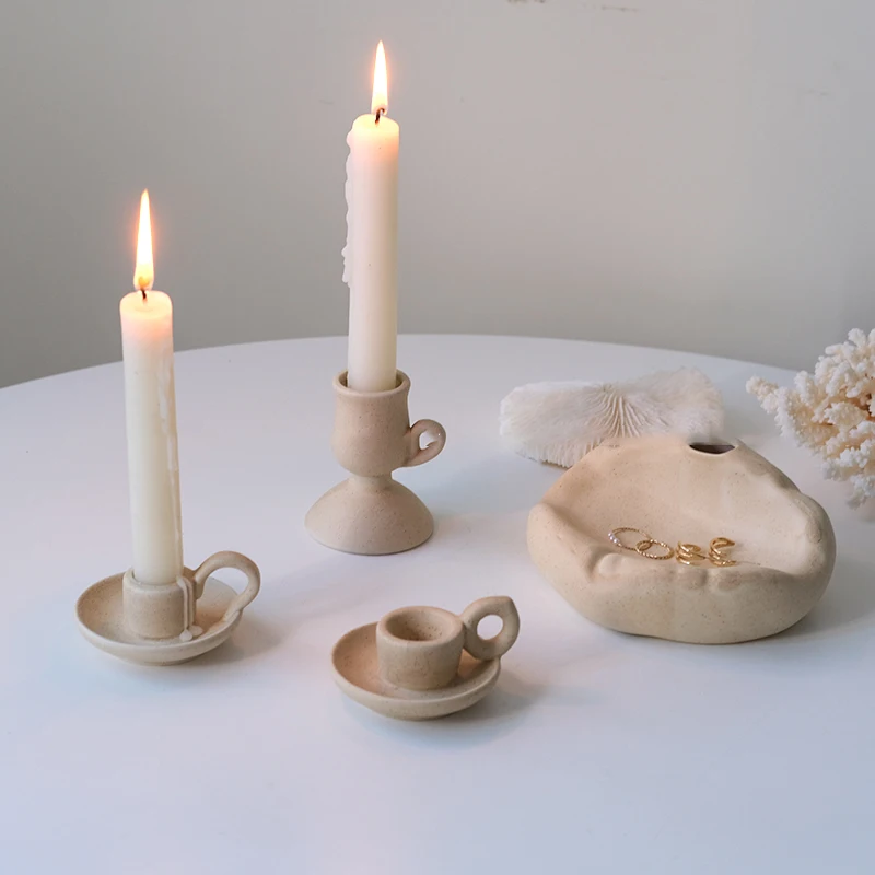 

Amazon Hot Selling Minimalist Candlestick White Living Room Tabletop Decoration Ceramic Candle Holder