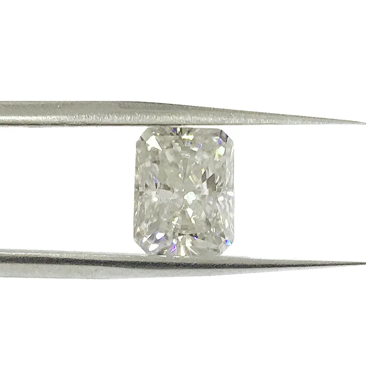 

Crushed ice cut synthetic 4ct radiant cut white moissanite diamond
