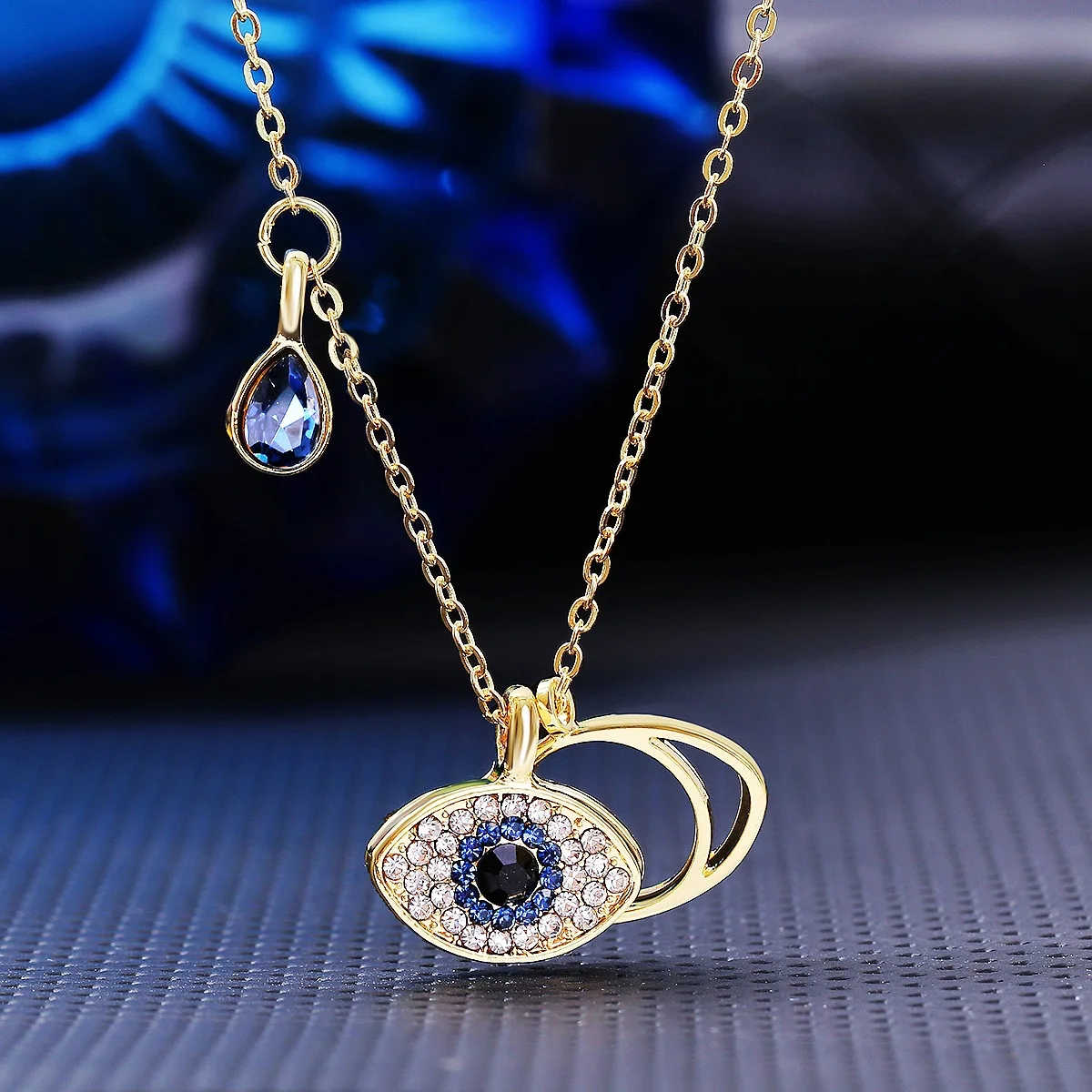 

Fashionable 18 K Gold Plating Alloy Blue Diamond Eyes Clavicl Charm Pendant Necklace Jewelry For Women