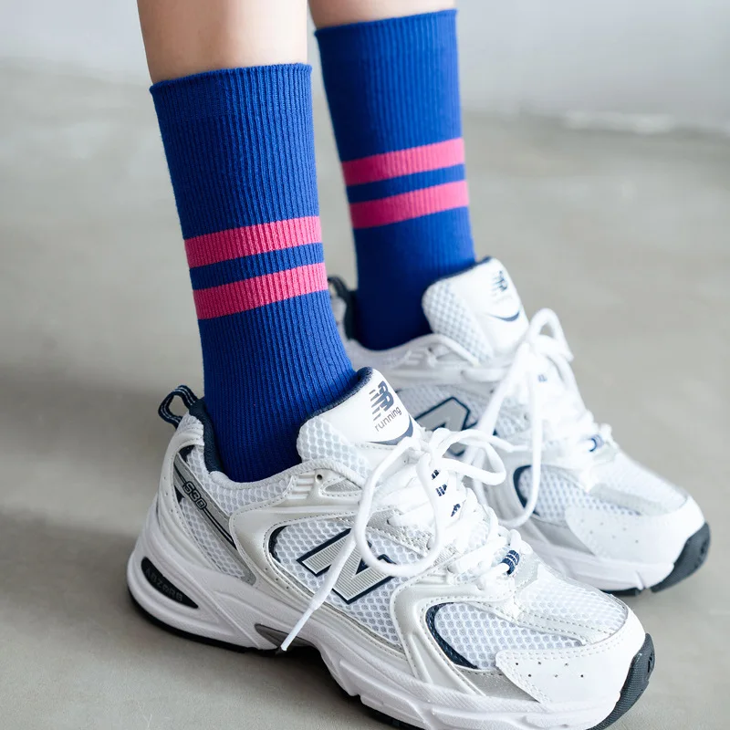 

Autumn new color women's socks stripe design soft breathable sports cotton crew socks, Custom color