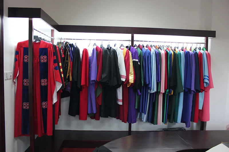graduation gowns (95).jpg
