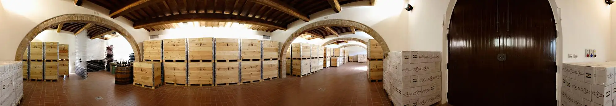 
Red wine - Chianti Colli Senesi - DOC Italian wine -Tuscan wine 