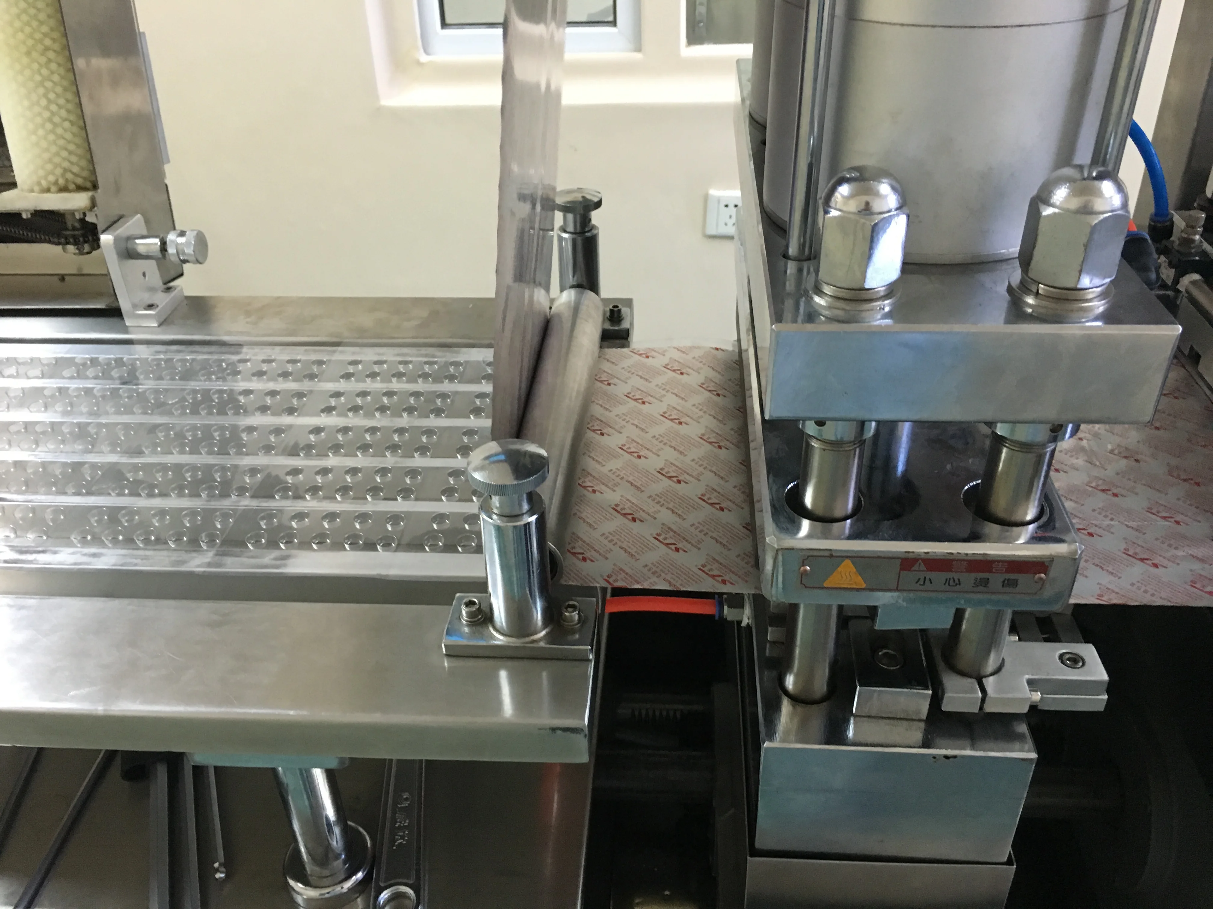 
Butter Chocolate Blister Packing Machine Pharmaceutical Capsule / Tablet Blister Packaging Machine DPP250 