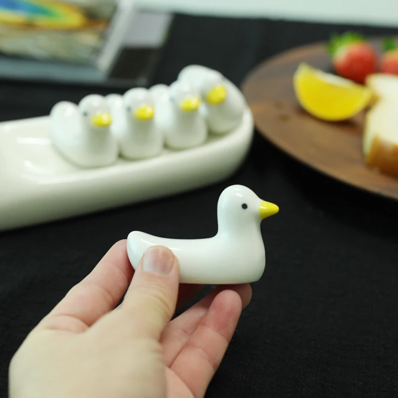 Creative Japanese Chopstick Rest Ceramic Chopsticks Rack Hand Painted Lovely Duck Ceramic