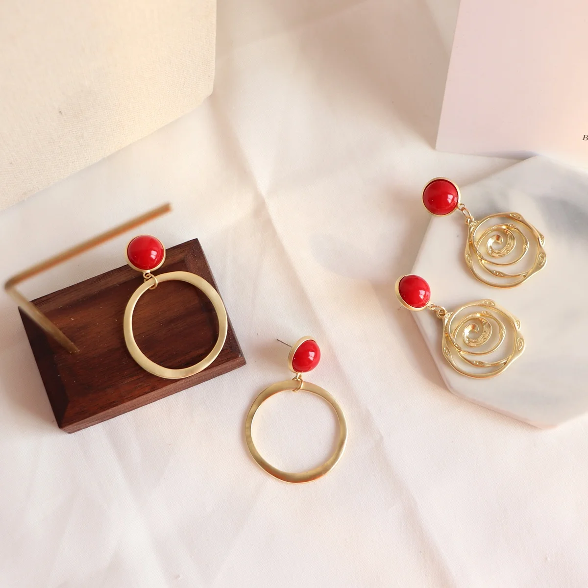

JUHU Matte Gold Female Hoops Copper Red Stud Alloy Earrings Simple Wedding Jewelry, Colorful