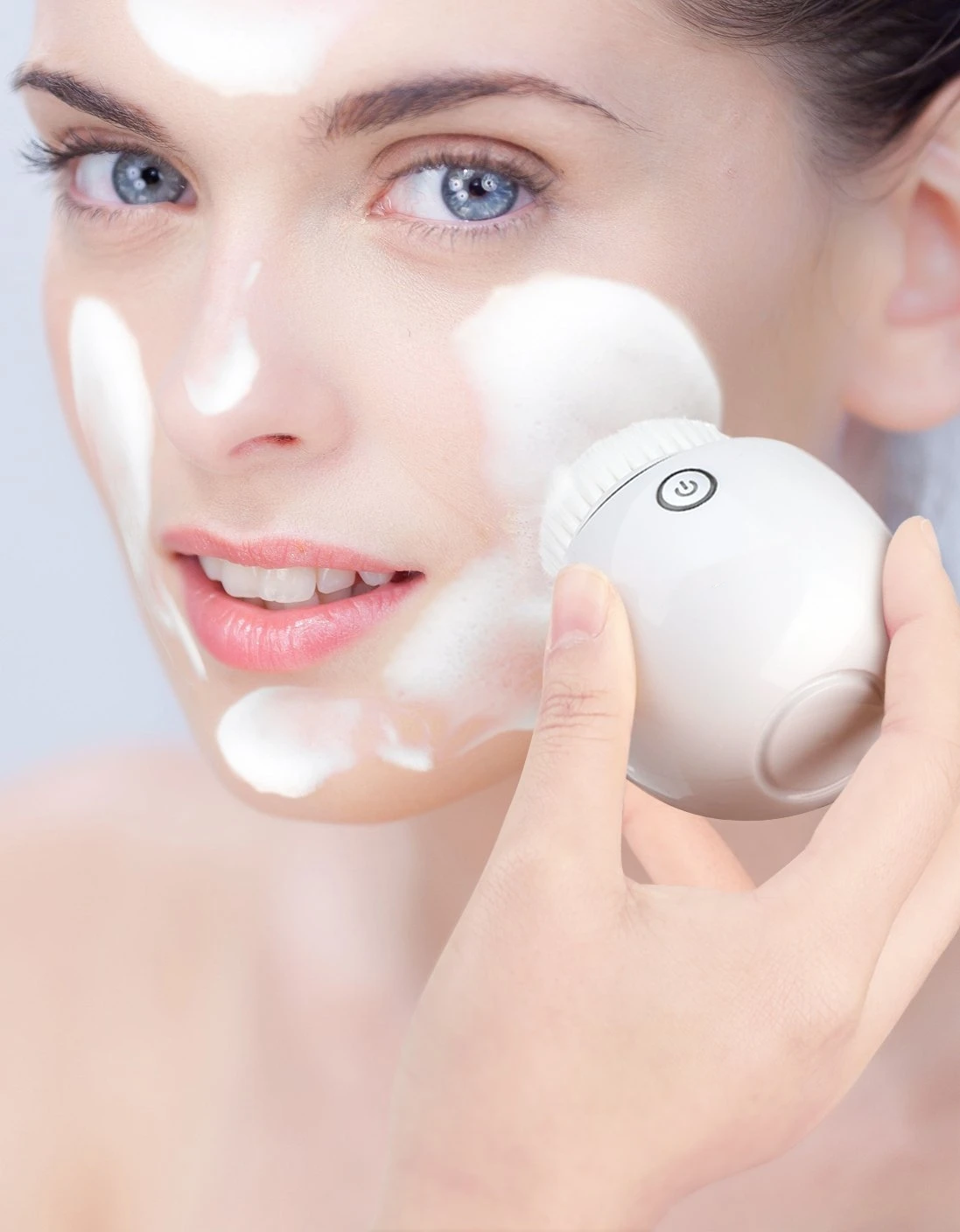 

2020 beauty personal care wireless charging egg electric clear sonic face massager silicone facial cleansing brush