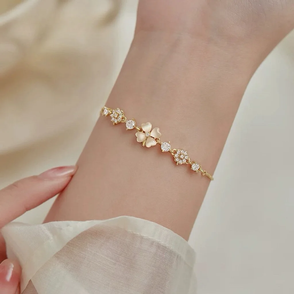 INS Fashion Jewelry 925 Silver Bracelet for Women 18K Gold Plated Chain Flower Shape Opal Bracelet Hand Jewelry for Ladies