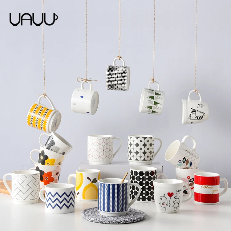 Popular household used 300ml red and white ceramic wedding favors tea coffee mugs for gift  .jpg