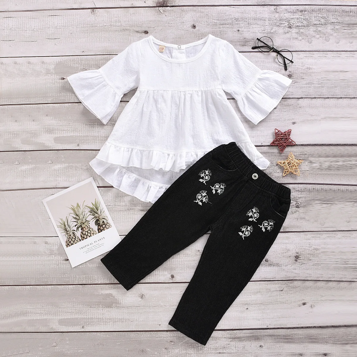 

Simple Kids Linen Pattern Flare Sleeve Top + Printed Button Black Jeans