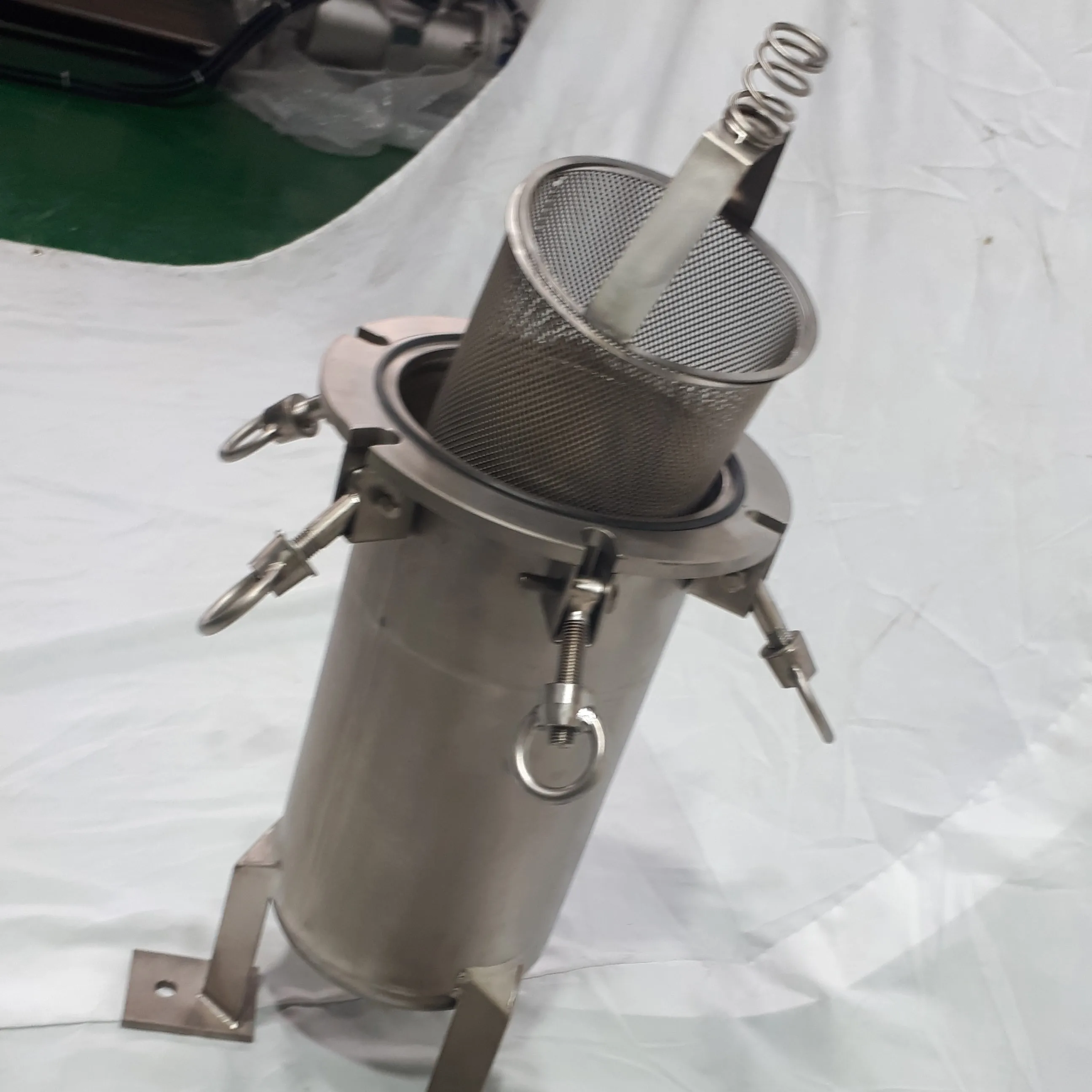 
Chemical Strainer Filter Housing in Titanium 