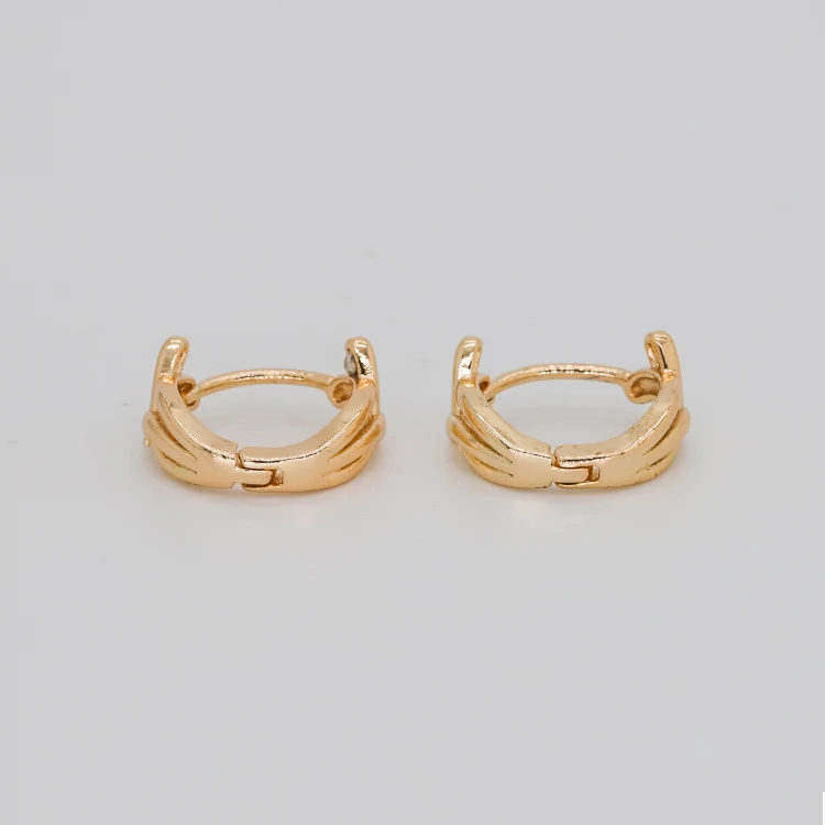 

Wholesale high quality twisted hoop earrings delicate gold earrings hoops clip ear rings for women