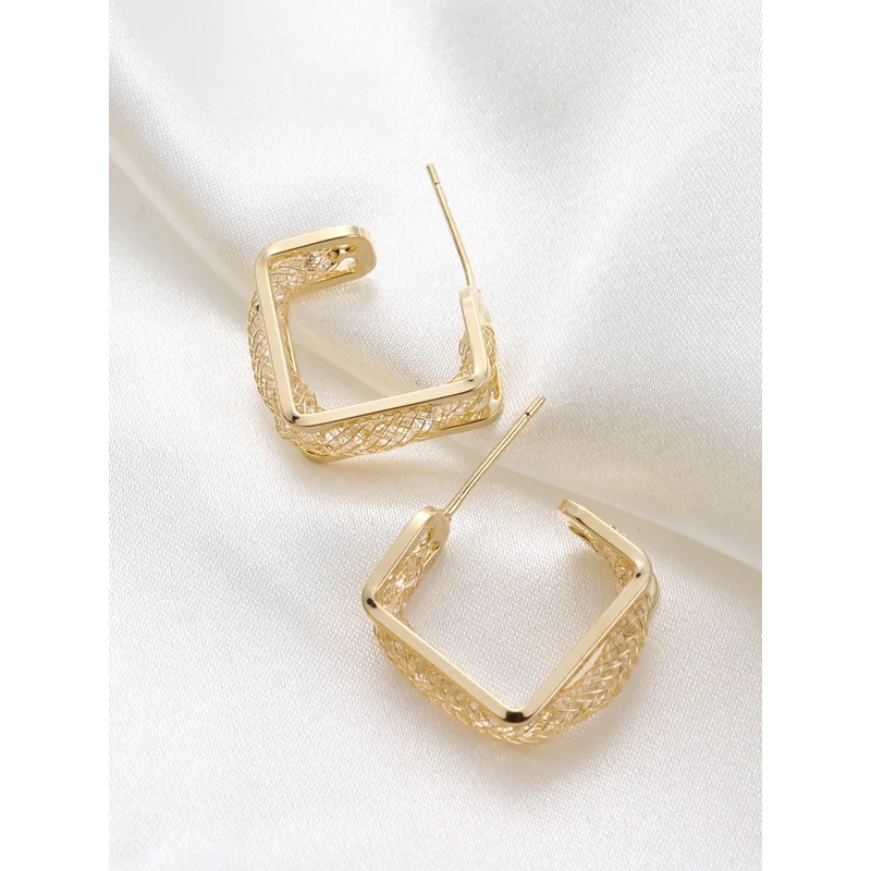 

Ins Simple Style Geometric Square Net Twisted Hoop Earrings Hollow Net Irregular Square Huggie Earrings For Party